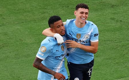 Savinho e Foden comemoram gol do Manchester City contra a Juventus (Foto: Megan Briggs / GETTY IMAGES NORTH AMERICA / Getty Images via AFP)