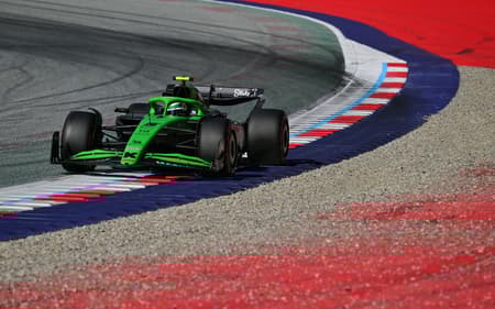 Gabriel Bortoleto no GP da Áustria de F1 neste sábado, 28 (Foto: Andrej Isakovic / AFP)