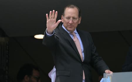 John Textor no Lincoln Field para acompanhar Palmeiras x Botafogo (Foto: Juan Mabromata/AFP)
