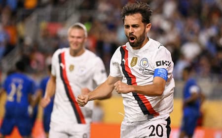 Bernardo Silva comemora gol do Manchester City contra o Al-Hilal (Foto: Chandan Khanna / AFP)
