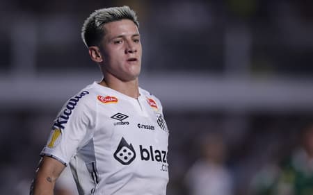 Léo Godoy foi o quarto reforço anunciado pelo Santos nesta temporada. (Foto: Ettore Chiereguini/AGIF)