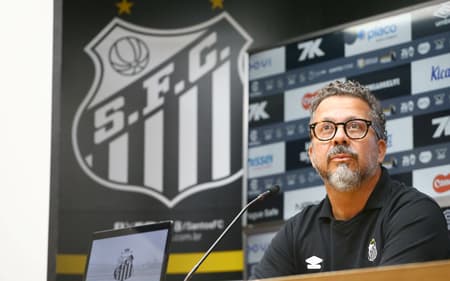 Cléber Xavier apresentado no Santos
