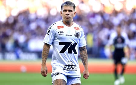 Soteldo tem 162 jogos com a camisa do Santos e 21 gols marcados. (Foto: Marcello Zambrana/AGIF)