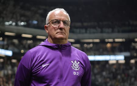 Dorival Júnior soma 10 jogos no comando da equipe (Foto: Gilson Lobo/AGIF)