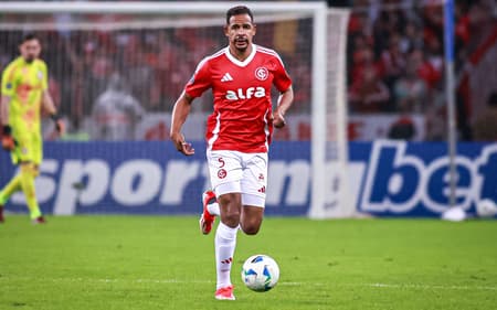 Fernando, volante do Internacional