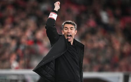 Bruno Lage reage durante jogo entre Benfica e Farense, pelo Campeonato Português