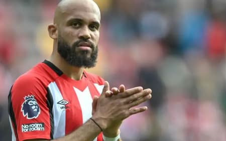 Bryan Mbeumo em ação pelo Brentford (Foto: Getty Images)