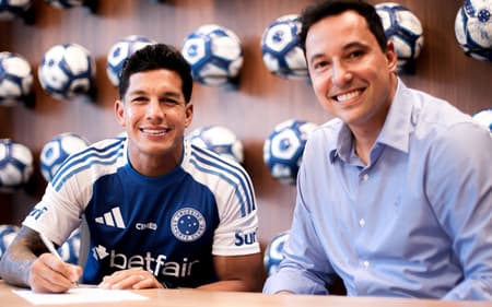 Volante Lucas Romero e vice-presidente do Cruzeiro, Pedro Junio (Foto: Reprodução X)