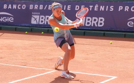 Carol Meligei na semifinal do W75 de Ceska Lipa