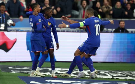 Dembélé comemora o gol em França x Croácia. (foto: FRANCK FIFE / AFP)