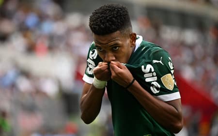Estêvão comemora o gol em Sporting Cristal x Palmeiras. (foto: ERNESTO BENAVIDES / AFP)