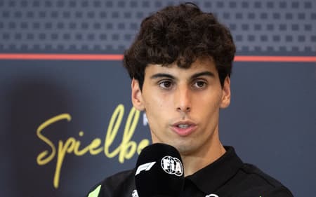 Gabriel Bortoleto em coletiva em Spielberg, Áustria (foto: Joe Klamar / AFP)