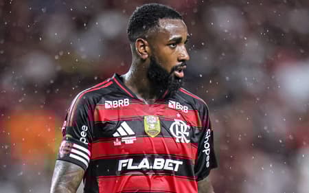 Gerson desfalca o Flamengo por problema muscular (Foto: Fernando Torres/AGIF)