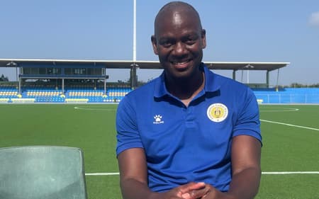 Gilbert Martina, presidente da Federação de Curaçao, em entrevista ao Lance!, no Estádio Ergilio Hato
