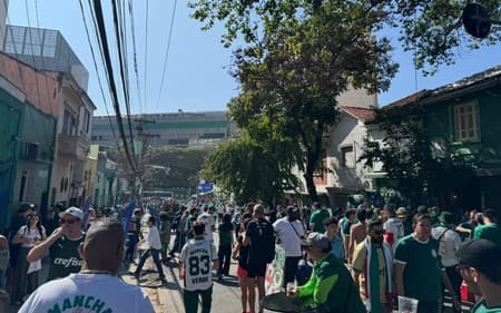 Torcedores do Palmeiras nos arredores do Allianz Parque