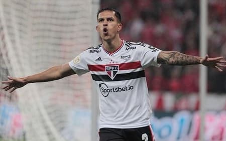 São Paulo libera Igor Vinicius, e lateral acerta com o Santos