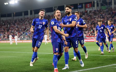 Modric comemora gol marcado pela Croácia na vitória sobre a Tchéquia, nas Eliminatórias para a Copa do Mundo