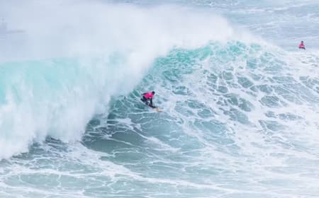 Pedro Scooby no Big Wave em Nazaré