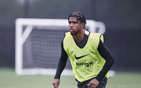 Andrey Santos treina pelo Chelsea (Foto Chelsea FC)