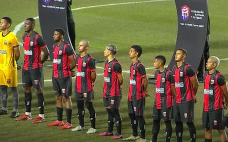 Equipe do Teixeira de Freitas antes da estreia na Série B do Baiano, contra o Bahia de Feira (Foto: reprodução / TVE Bahia)