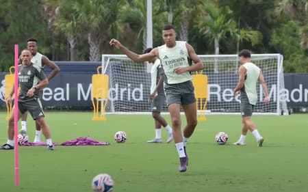 Mbappé no treinamento antes de Real Madrid x Juventus