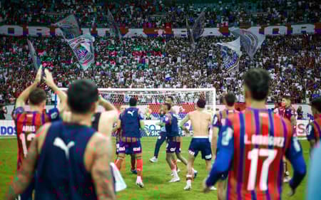 Ao lado dos torcedores, Bahia comemora triunfo contra o São Paulo Foto: Divulgação / EC Bahia