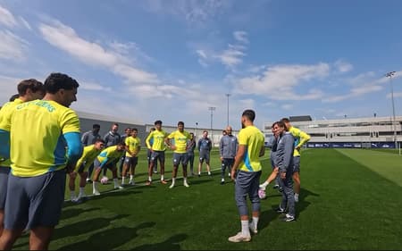 Jogadores do Manchester City em treino para o Mundial nos EUA