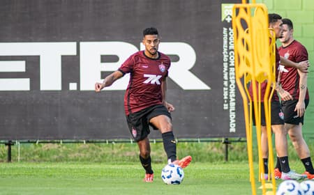 Willian Oliveira participa de treino do Vitória (Foto: Victor Ferreira / EC Vitória)