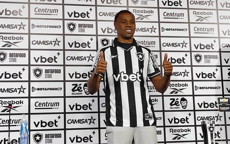 Botafogo apresentou Kaio Pantaleão como novo reforço (Foto: Leonardo Bessa/Lance!)