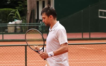 O ex-zagueiro Paulo André disputa torneios de tênis (Divulgação)