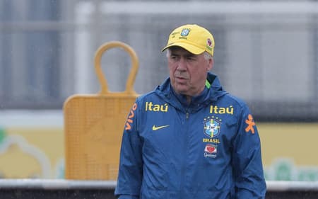 Ancelotti durante treino do Brasil no Centro de Treinamento CT Joaquim Grava