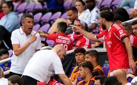 SL Benfica v Auckland City FC: Group C - FIFA Club World Cup 2025 Mundial de Clubes Bruno Lage Orkun Kokcu