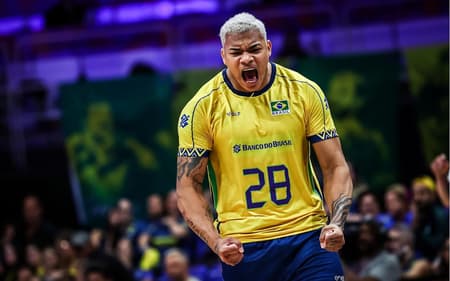 Darlan em jogo contra o Irã na VNL (Foto: VNL)