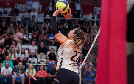 Giovana foi campeã da Superliga com o Osasco na última temporada