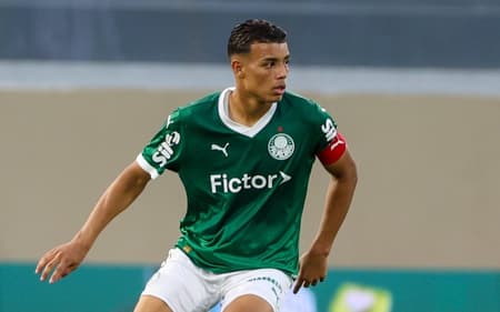 Robson, zagueiro do Palmeiras, foi chamado por Ramon Menezes para amistosos da Seleção Brasileira sub-20