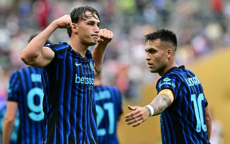 Francesco Esposito comemora gol no jogo da Inter de Milão contra o River Plate