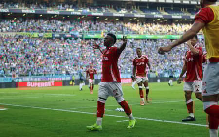 Internacional, de Carbonero, venceu o Gre-Nal do jogo de ida das finais do Gauchão