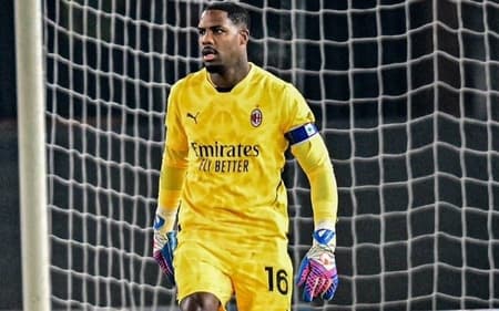 Mike Maignan, goleiro do Milan, foi alvo de racismo em Verona (Foto: Reprodução/Instagram)