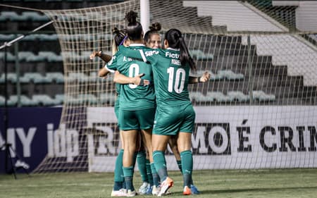 Palmeiras comemora classificação à segunda fase do Brasileirão feminino. (Foto: Júlio César/Real Brasília)