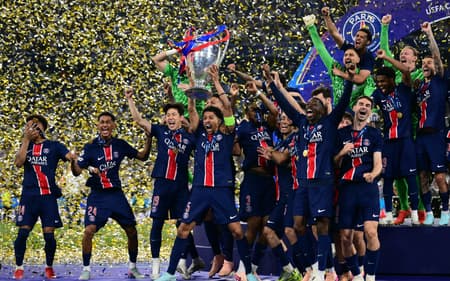 Jogadores do PSG comemoram título da Champions League