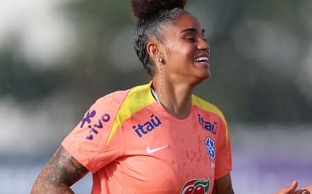 Tarciane, da Seleção Brasileira, durante treino nesta terça-feira (27). Foto: Lívia Villas Boas / (Staff Images Woman /CBF)