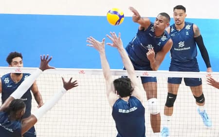 Seleção de Vôlei em treino para a VNL (Foto: CBV)