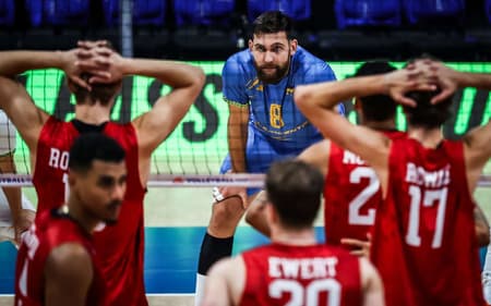 Estados Unidos e Ucrânia na VNL Masculina disputada no Maracanãzinho (Foto: Divulgação / VNL)