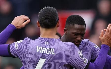 Van Dijk e Konaté - Liverpool
