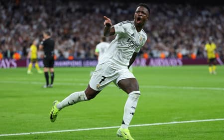 Vini Júnior comemora gol no jogo do Real Madrid contra o Borussia pela Champions League