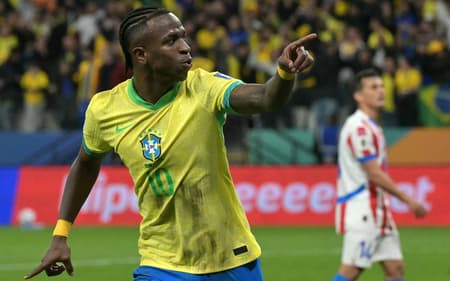 Vini Jr comemora seu gol no jogo do Brasil contra o Paraguai