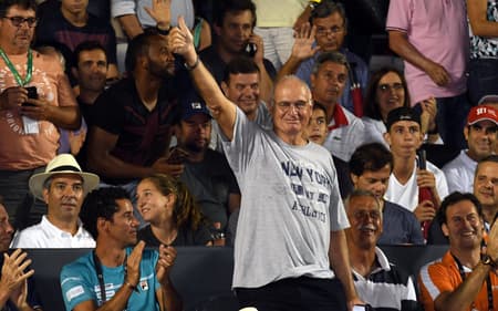 O ex-tenista brasileiro Thomaz Koch aplaudido no Rio Open (Divulgação/Fotojump)