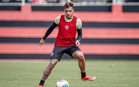Daniel Jr. em treino do Vitória (Foto: Victor Ferreira / EC Vitória)