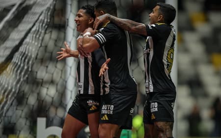 Jogadores do Atlético-MG comemora gol contra Inter (Foto: Pedro Souza / Atlético)