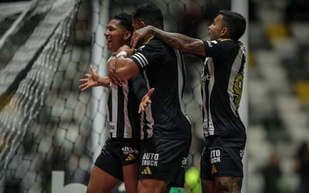 Jogadores do Atlético-MG comemora gol contra Inter (Foto: Pedro Souza / Atlético)
